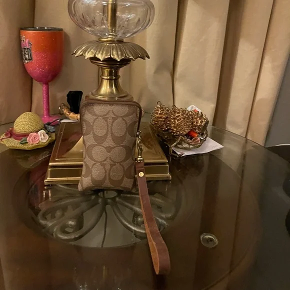 Coach, please check all picture of condition - Picture 5 of 17